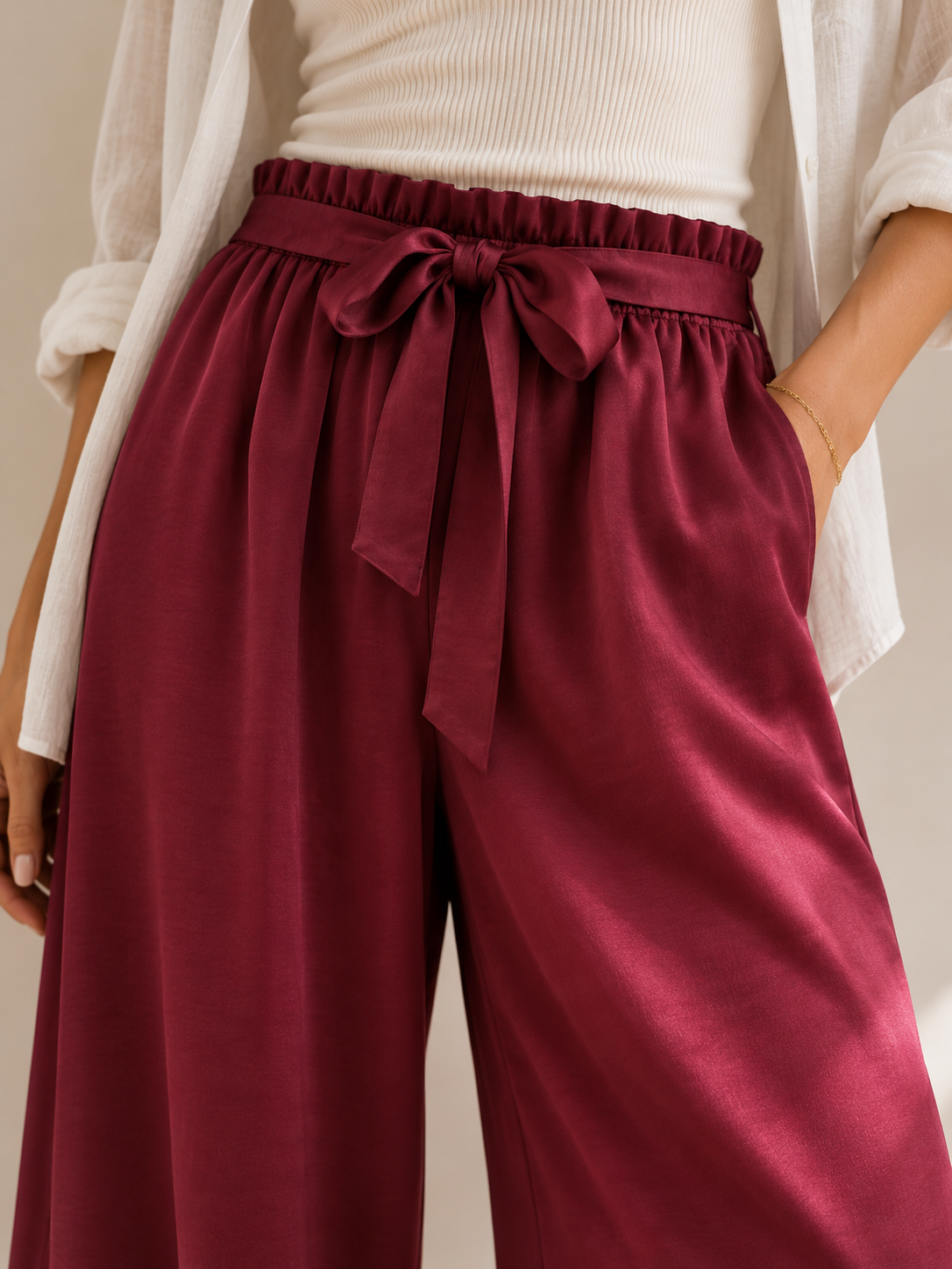 Pantalón satinado con lazo