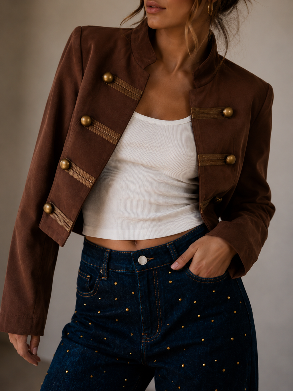 Pantalón tachuelas doradas