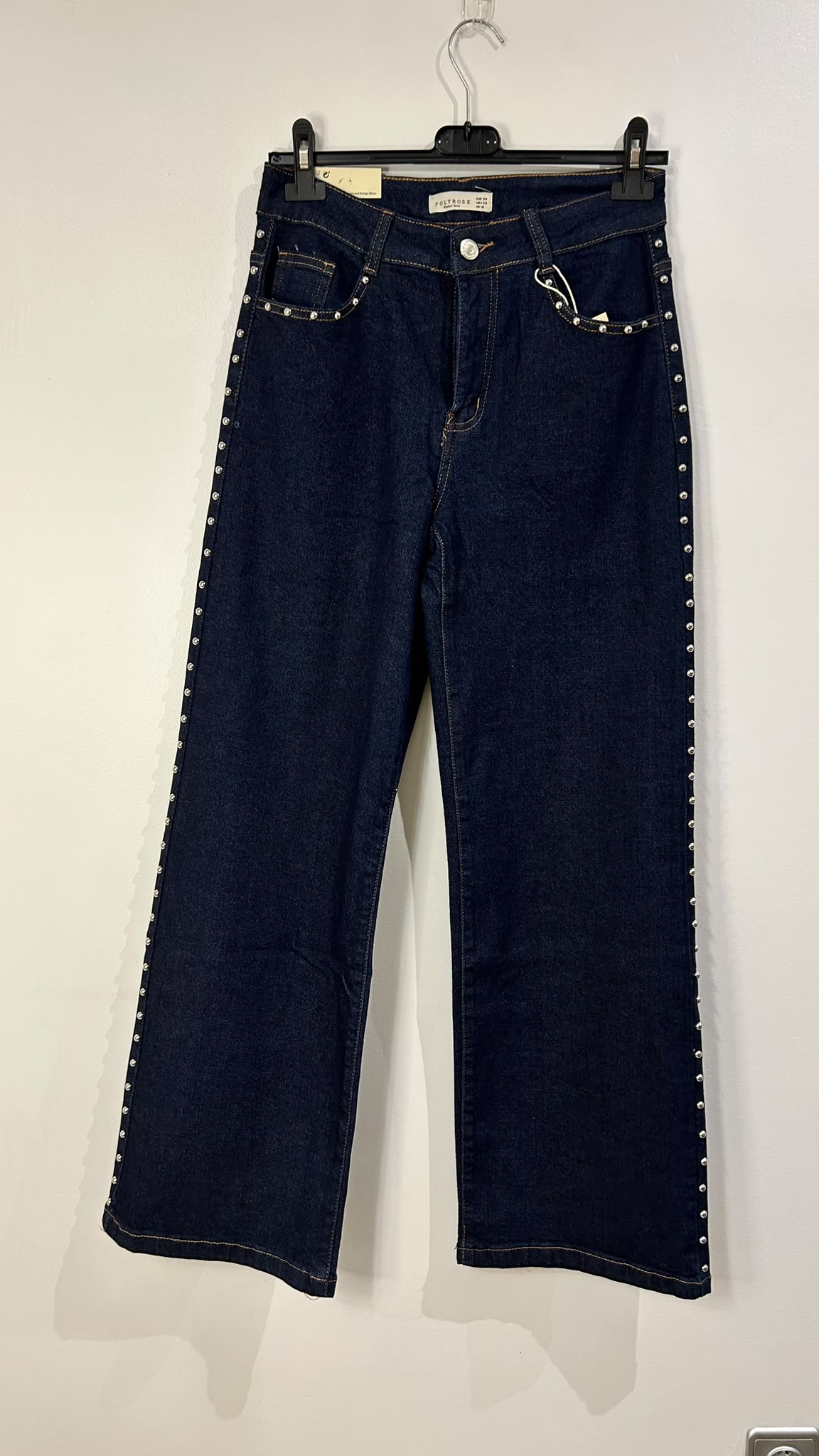 Pantalón denim tachuelas plata